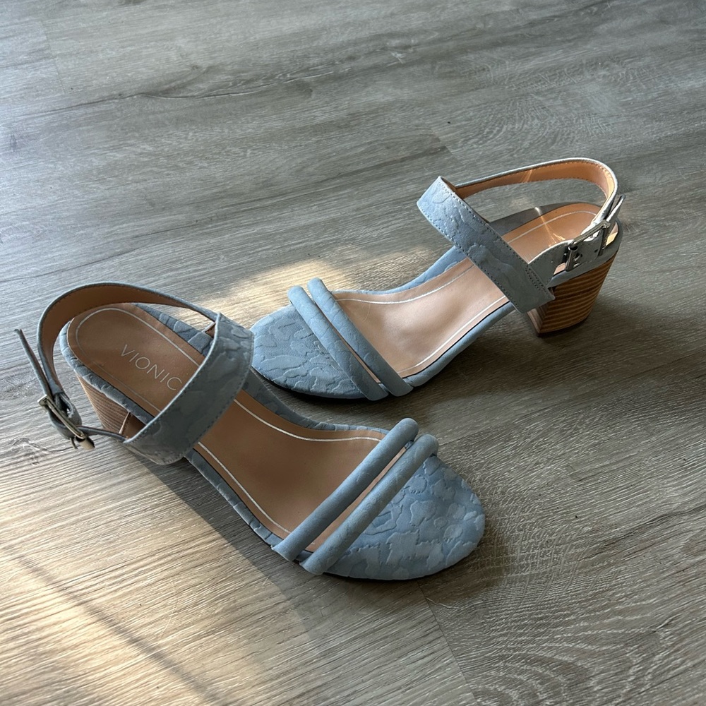 Vionic light blue patterned strappy heels